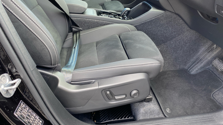 Volvo XC40 2.0 B4P Plus Black Edition 5dr Auto Petrol Estate